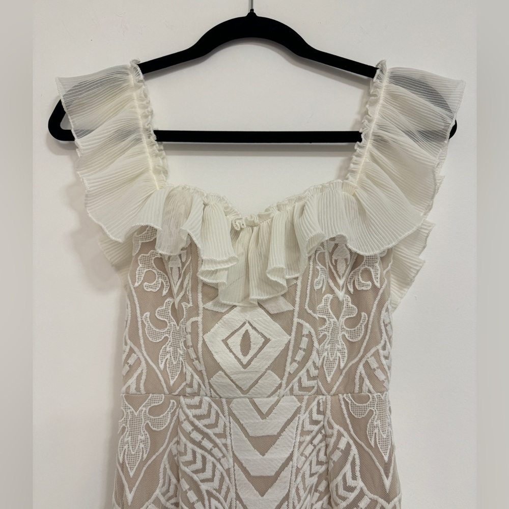 Saint and Secrets DREAMY OFF-SHOULDER HIGH-LOW HEM DRESS WHITE - Picture 4 of 13